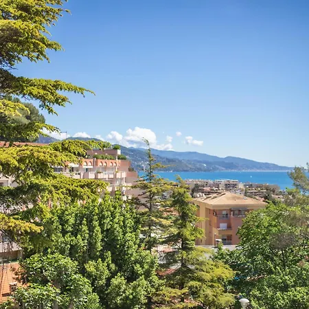 Magnifique Limitrophe Monaco, Parking Prive 罗克布吕讷-卡普马丹